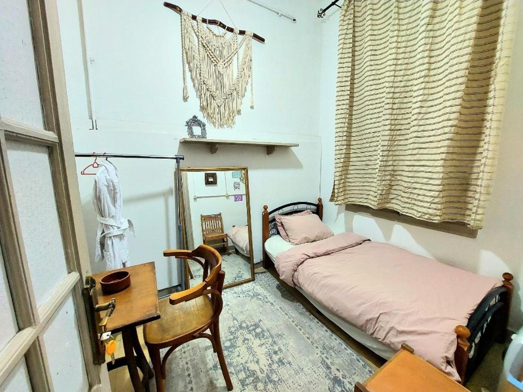 Arab Hostel, Welcoming All Solo And Groups Travellers But, Unmarried Couples Not Allowed 알렉산드리아 외부 사진