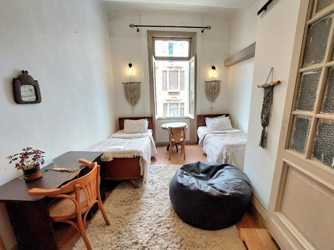 Arab Hostel, Welcoming All Solo And Groups Travellers But, Unmarried Couples Not Allowed 알렉산드리아 외부 사진