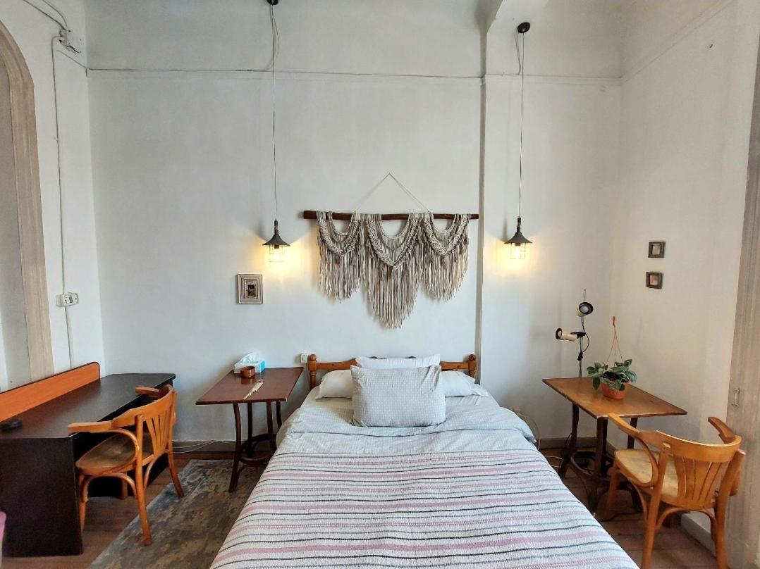 Arab Hostel, Welcoming All Solo And Groups Travellers But, Unmarried Couples Not Allowed 알렉산드리아 외부 사진