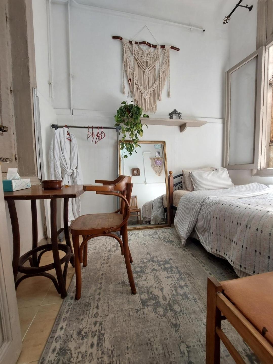 Arab Hostel, Welcoming All Solo And Groups Travellers But, Unmarried Couples Not Allowed 알렉산드리아 외부 사진